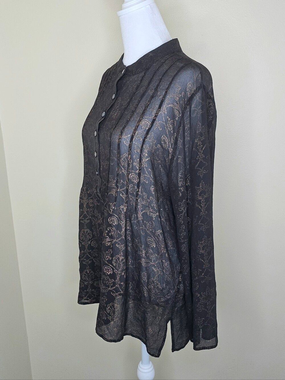 CHICO'S 100% Silk Sheer Foil Floral Blouse Mandarin Collar Pintuck Size 3 - Picture 8 of 13